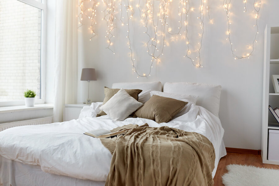 Ways to Make a Room Feel Warm and Cozy