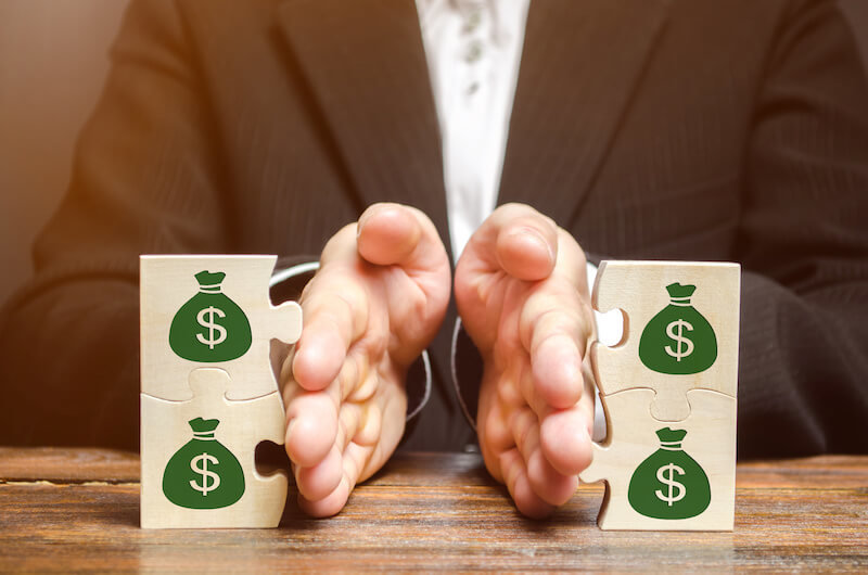 How Is Real Estate Commission Divided?